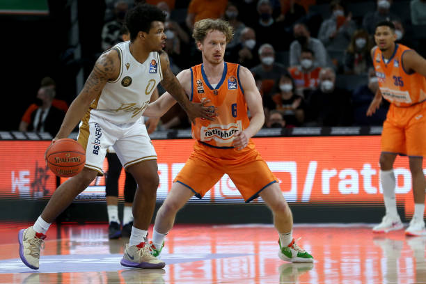 也让我们充 也让我们充