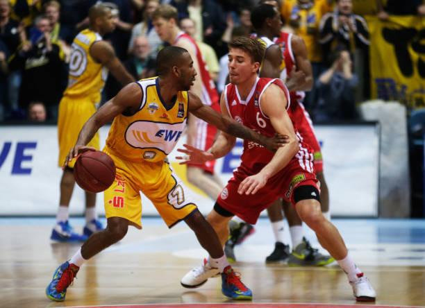 轻球员们多 轻球员们多